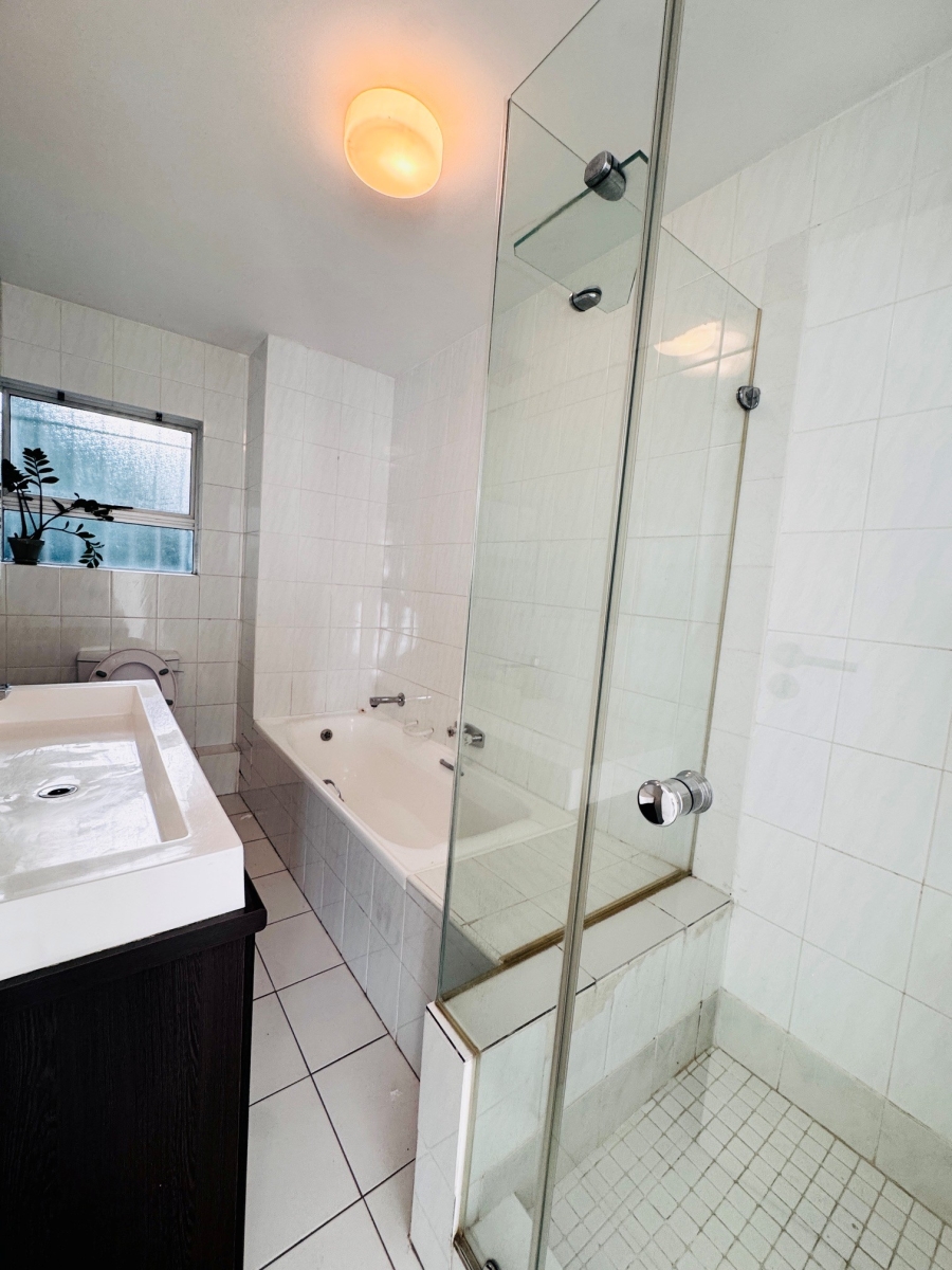 To Let 2 Bedroom Property for Rent in Sea Point Western Cape